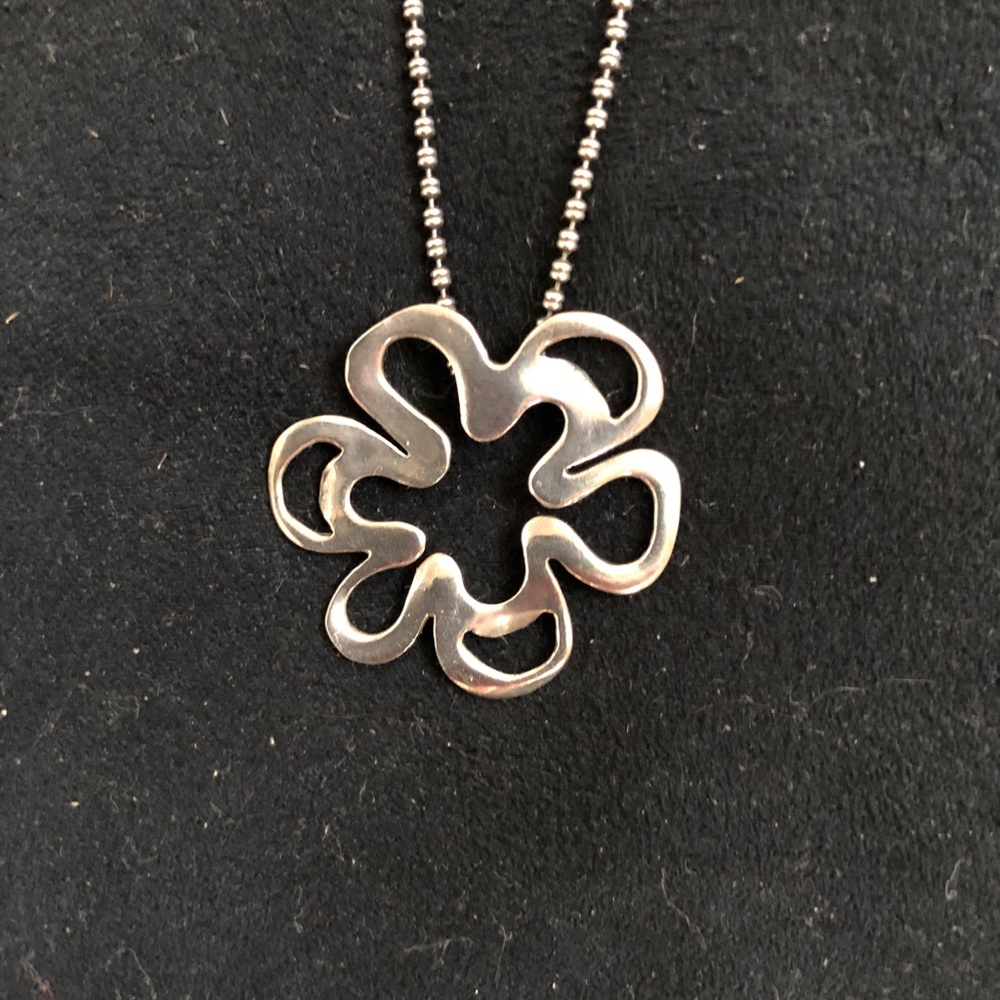 Silpada Daisy necklace